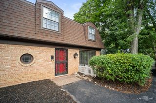 114 Hillside Avenue 114, Barrington, IL 60010