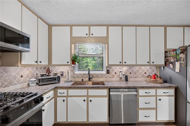 6164 Pinedale Lane, Douglasville, GA 30135