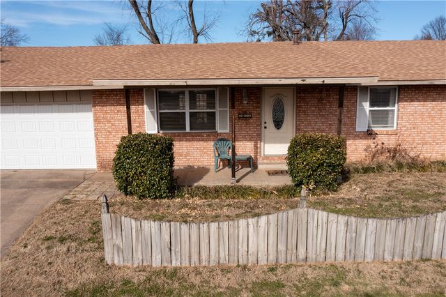 2001 W New Hope Road, Rogers, AR 72758