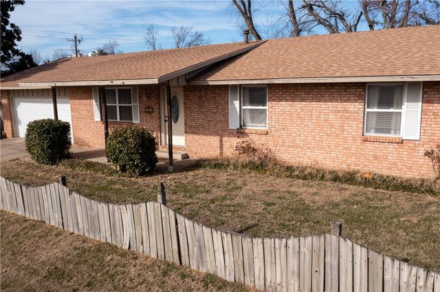 2001 W New Hope Road, Rogers, AR 72758