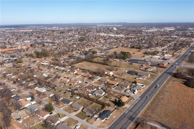 2001 W New Hope Road, Rogers, AR 72758