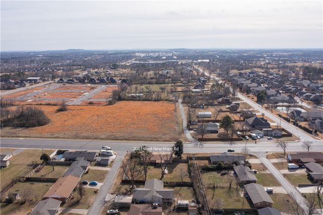 2001 W New Hope Road, Rogers, AR 72758