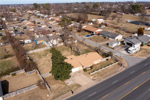 2001 W New Hope Road, Rogers, AR 72758