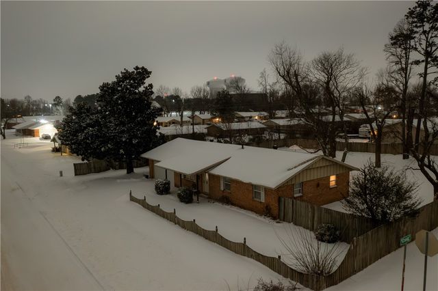 2001 W New Hope Road, Rogers, AR 72758