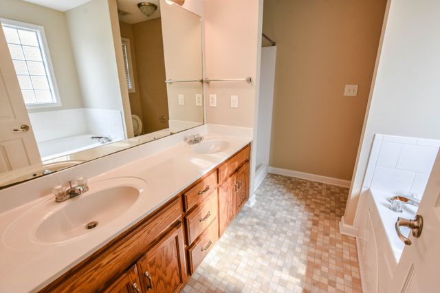 700 Foxfield Drive, Clarksville, TN 37042