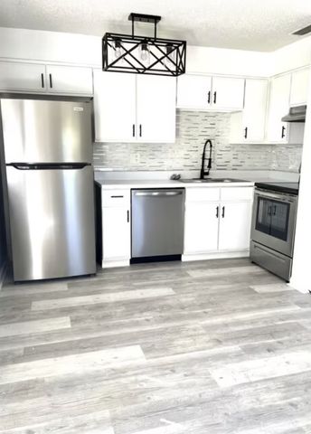 1446 40th Avenue 4, Vero Beach, FL 32960