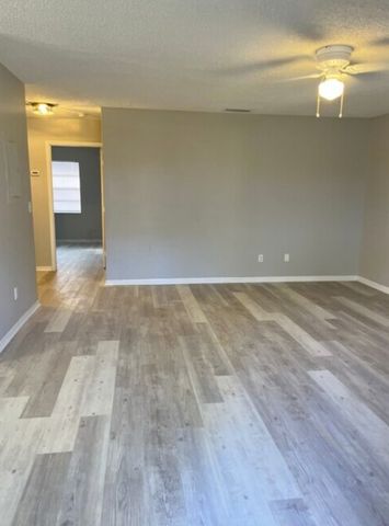 1446 40th Avenue 4, Vero Beach, FL 32960