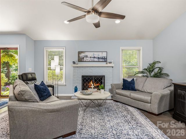 518 Starmount Lane, Hendersonville, NC 28791
