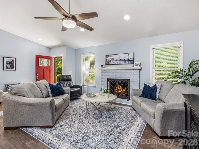 518 Starmount Lane, Hendersonville, NC 28791