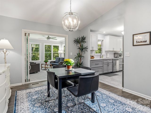 518 Starmount Lane, Hendersonville, NC 28791