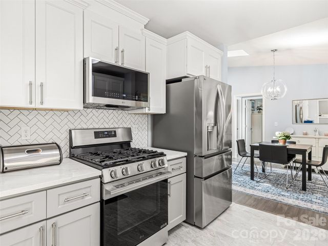 518 Starmount Lane, Hendersonville, NC 28791