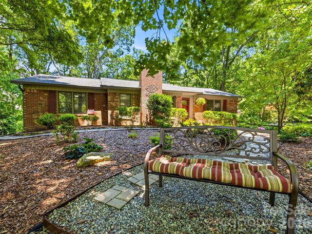 518 Starmount Lane, Hendersonville, NC 28791