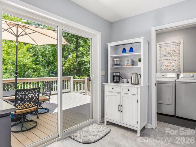 518 Starmount Lane, Hendersonville, NC 28791