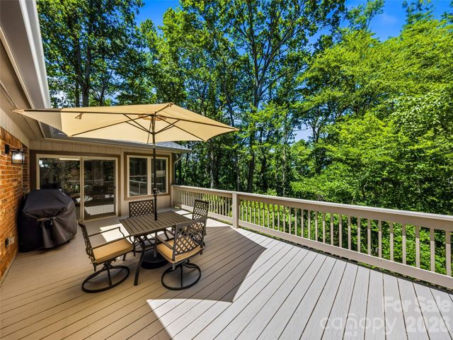 518 Starmount Lane, Hendersonville, NC 28791