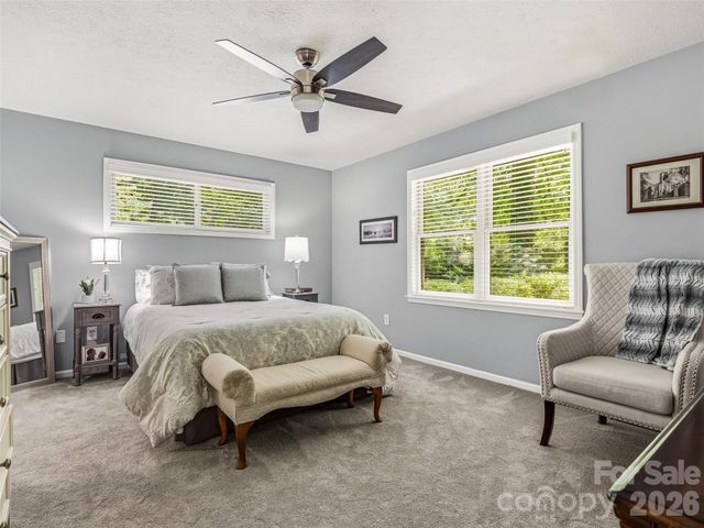 518 Starmount Lane, Hendersonville, NC 28791