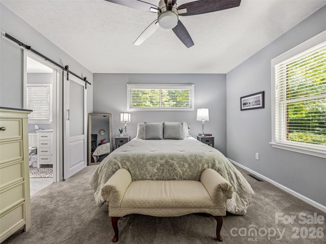 518 Starmount Lane, Hendersonville, NC 28791