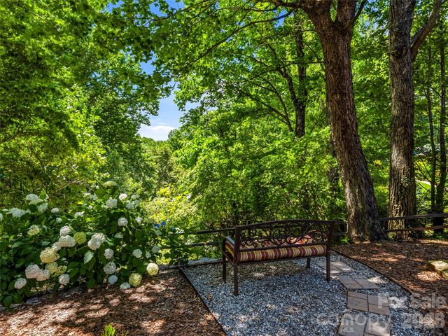 518 Starmount Lane, Hendersonville, NC 28791