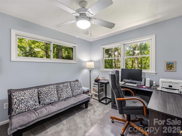 518 Starmount Lane, Hendersonville, NC 28791