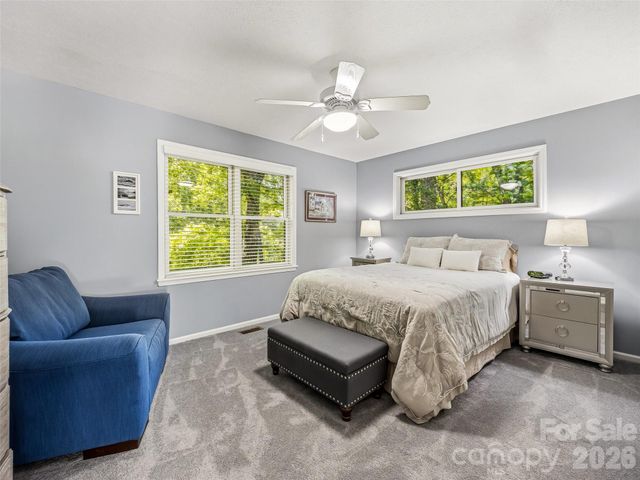 518 Starmount Lane, Hendersonville, NC 28791