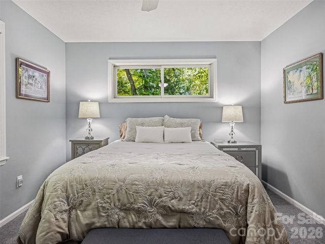 518 Starmount Lane, Hendersonville, NC 28791