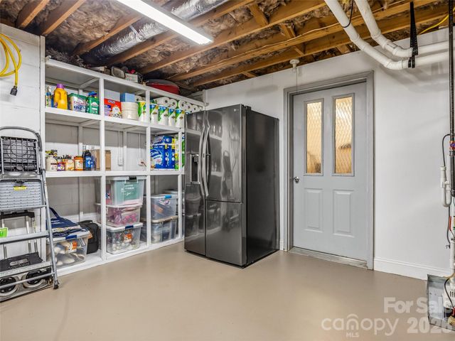 518 Starmount Lane, Hendersonville, NC 28791