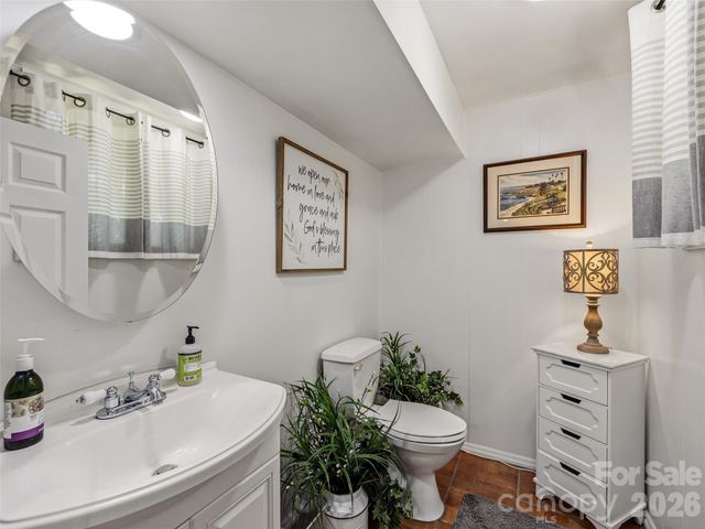 518 Starmount Lane, Hendersonville, NC 28791