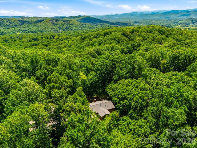 518 Starmount Lane, Hendersonville, NC 28791