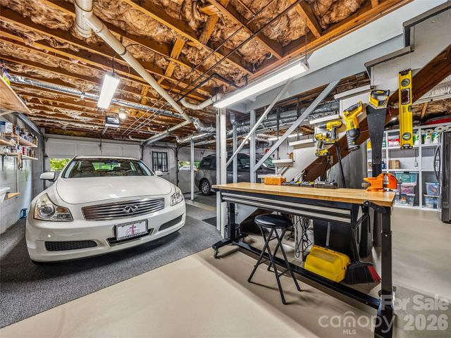 518 Starmount Lane, Hendersonville, NC 28791