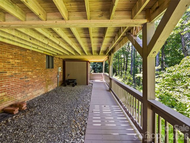 518 Starmount Lane, Hendersonville, NC 28791