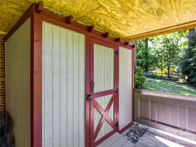 518 Starmount Lane, Hendersonville, NC 28791