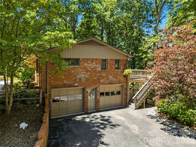 518 Starmount Lane, Hendersonville, NC 28791