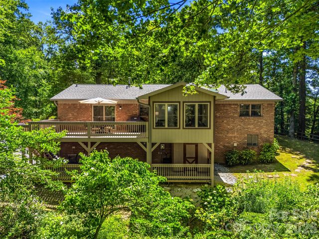 518 Starmount Lane, Hendersonville, NC 28791