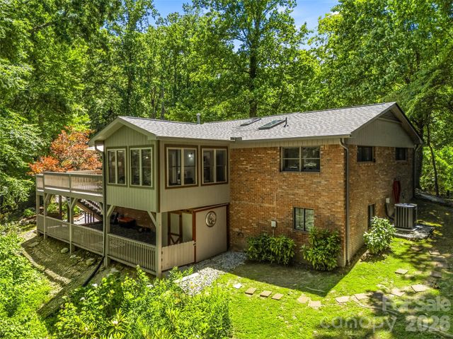 518 Starmount Lane, Hendersonville, NC 28791