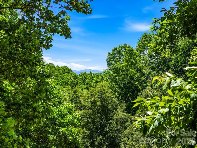 518 Starmount Lane, Hendersonville, NC 28791