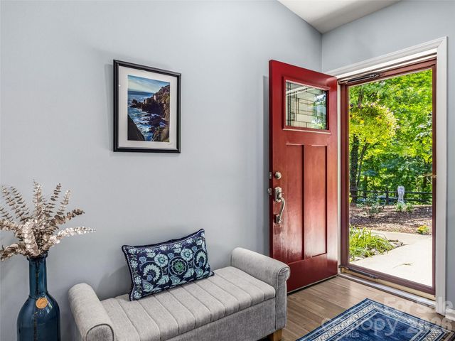 518 Starmount Lane, Hendersonville, NC 28791
