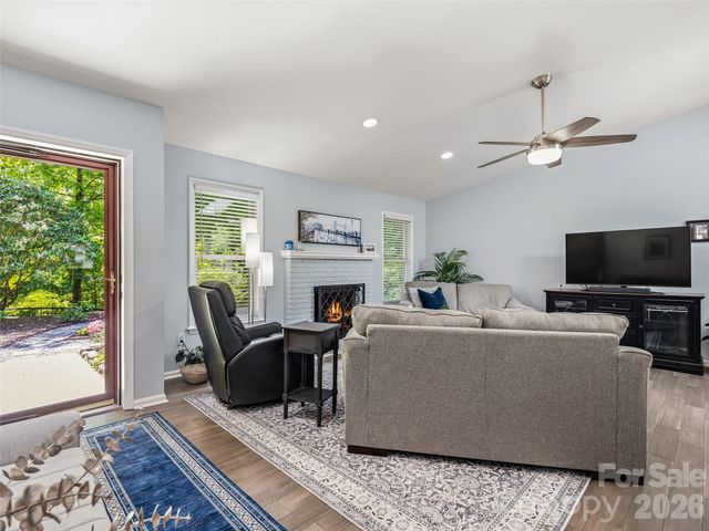 518 Starmount Lane, Hendersonville, NC 28791
