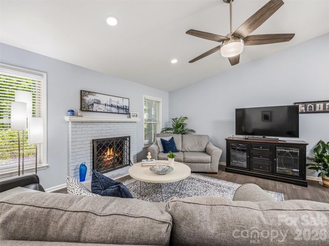 518 Starmount Lane, Hendersonville, NC 28791