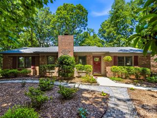 518 Starmount Lane, Hendersonville, NC 28791