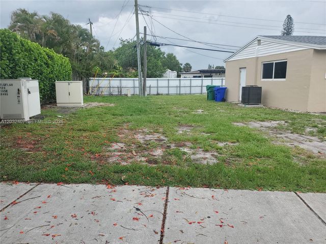 2124 SW 42nd Ter, Fort Lauderdale, FL 33317