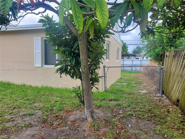 2124 SW 42nd Ter, Fort Lauderdale, FL 33317