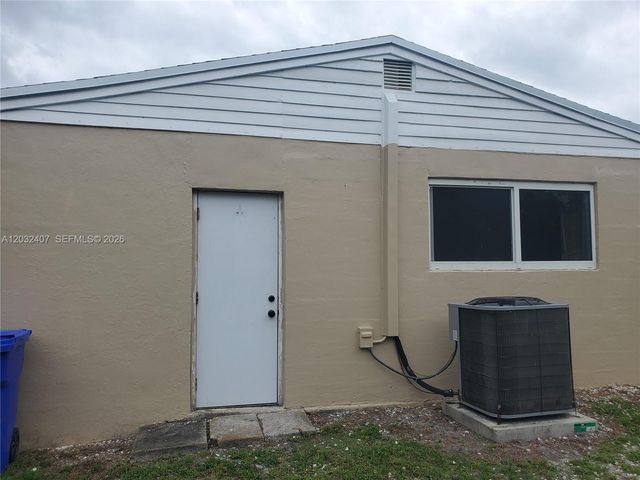 2124 SW 42nd Ter, Fort Lauderdale, FL 33317