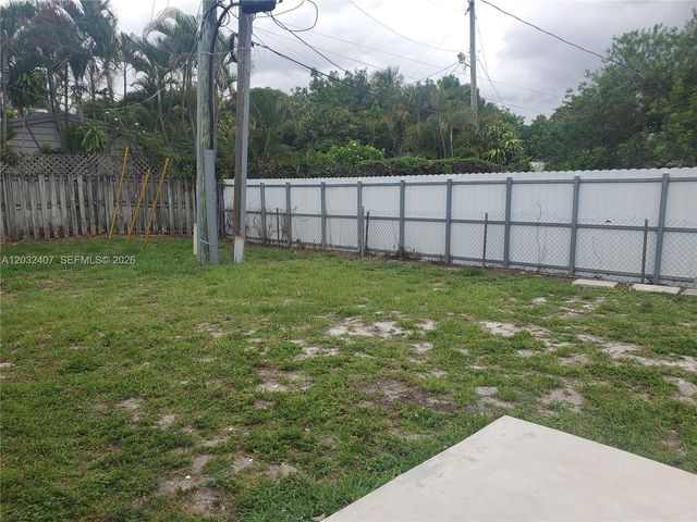 2124 SW 42nd Ter, Fort Lauderdale, FL 33317