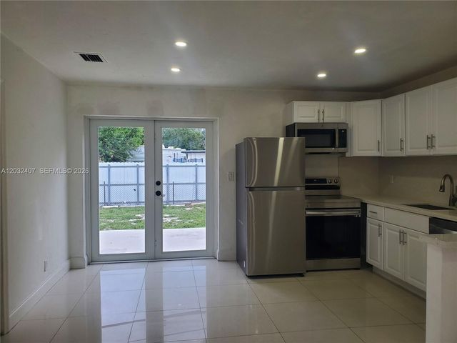 2124 SW 42nd Ter, Fort Lauderdale, FL 33317