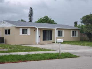 2124 SW 42nd Ter, Fort Lauderdale, FL 33317