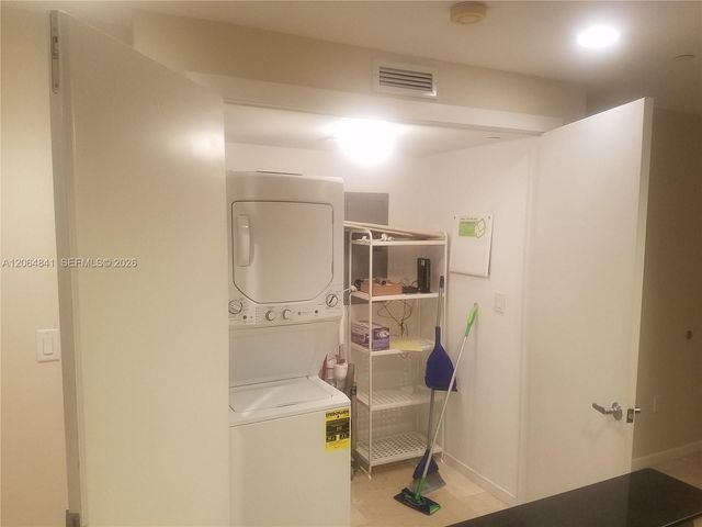 1060 Brickell Ave 2411, Miami, FL 33131