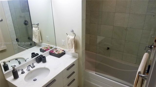1060 Brickell Ave 2411, Miami, FL 33131