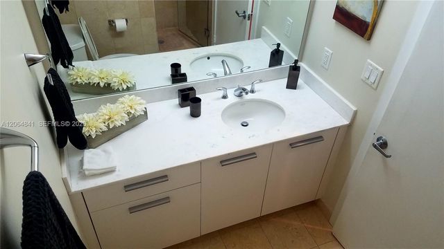 1060 Brickell Ave 2411, Miami, FL 33131