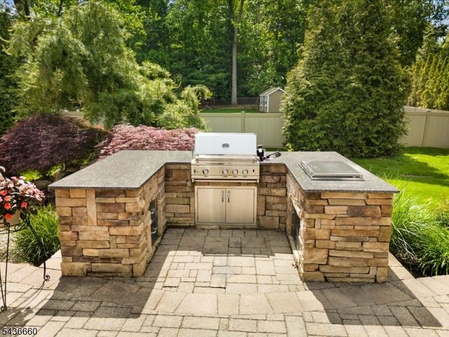 12 Longell Dr, Wayne Twp., NJ 07470