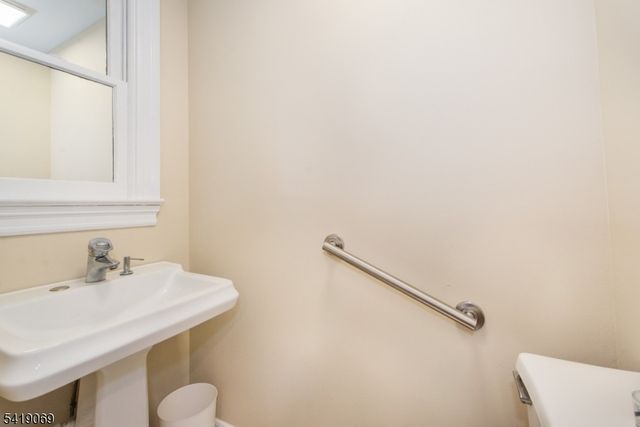 68 Newman Ave, Verona Twp., NJ 07044