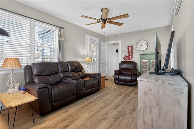 1012 Central Avenue, Evansdale, IA 50707